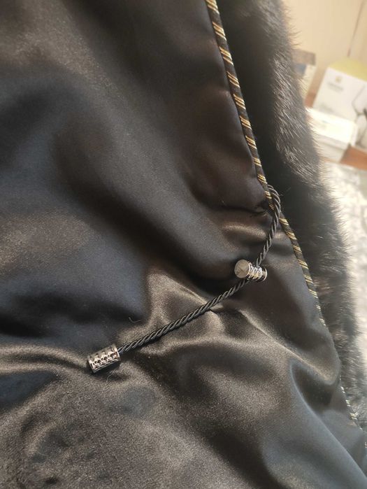 Продам норкову шубу