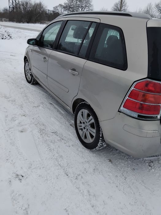 Продам опель зафіра в гарному стані2008року