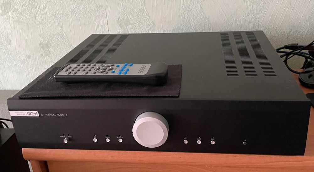 Wzmacniacz zintegrowany Musical Fidelity M2 SI - ciepłe, brytyjskie brzmienie! Polecam!