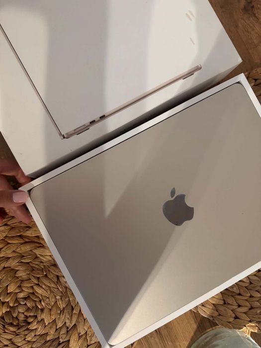 MacBook air with apple m3 stan bardzo dobry!