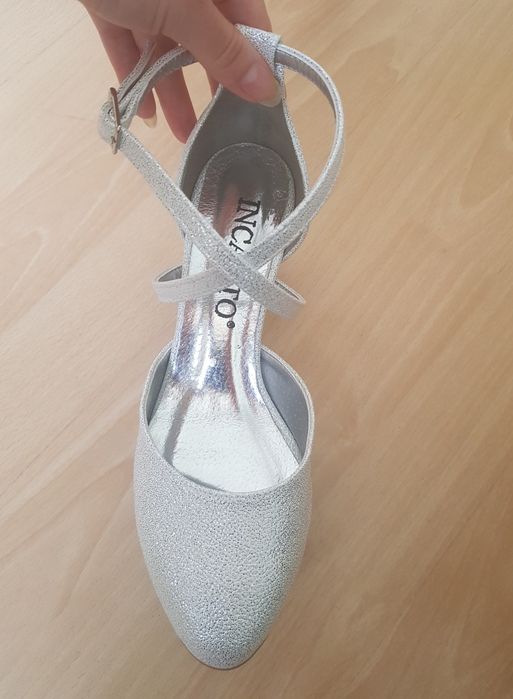 Buty rozmiar 36, obcas na słupku 6cm