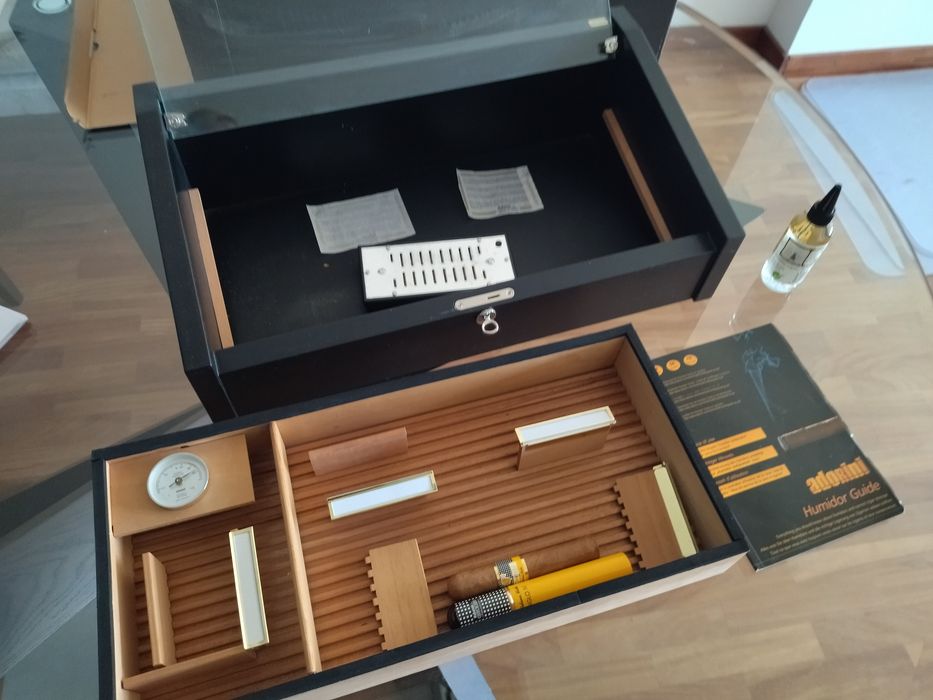 Humidor Adorini para Charutos – Pouco Usado, com Caixa Original