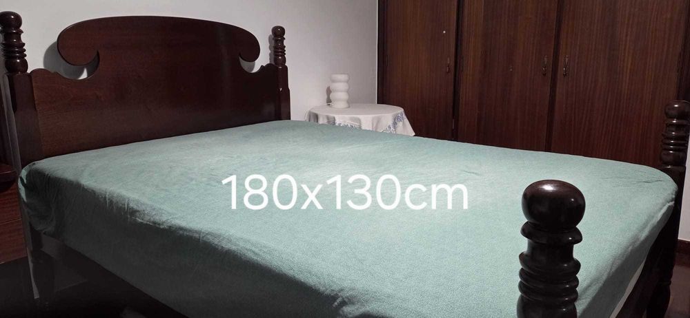 Cama em bom estado à venda