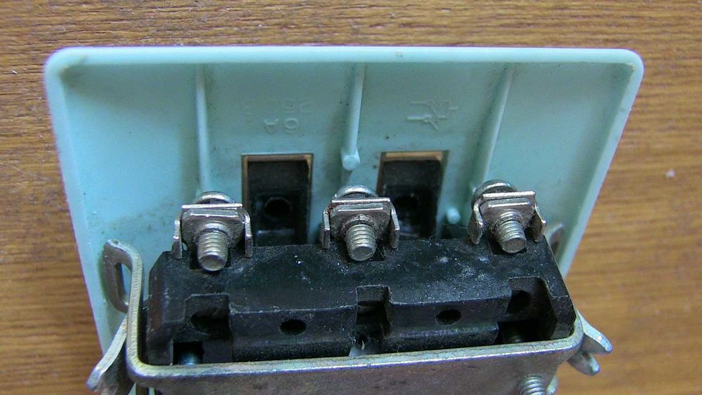 Выключатель СССР двухклавишный. рабочий (не китай!)