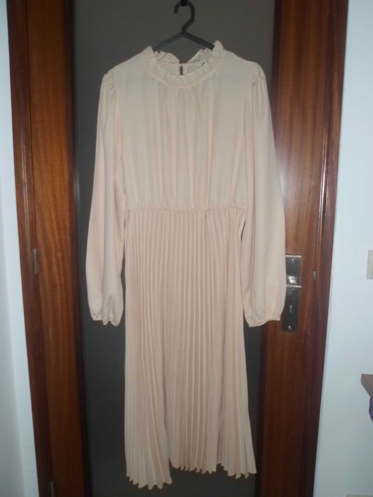 vestido comprido com pregas para mulher