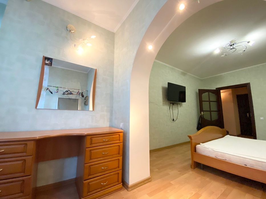 %Трикімнатна квартира на Грушевського