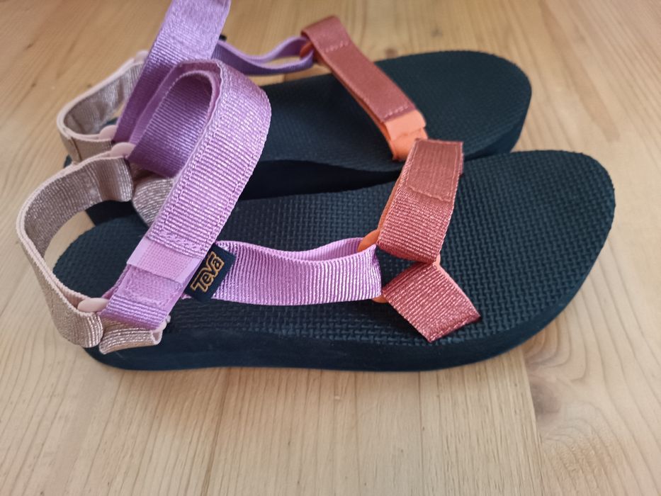 Нові босоніжки Teva