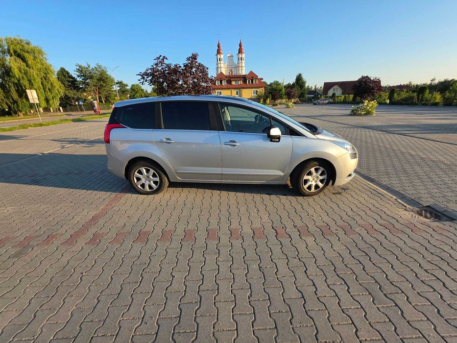 Samochód Peugeot 5008