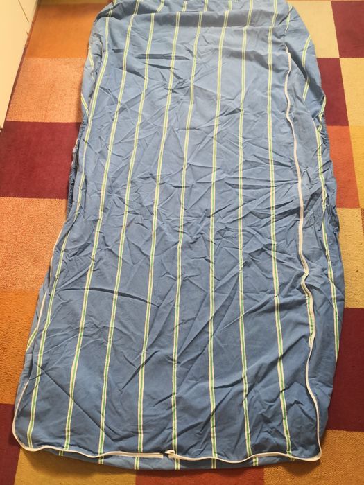 Conjunto de edredão e dois conjuntos de cama. Indicados para beliche..