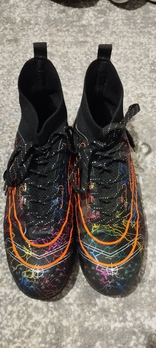 Сороконожки, взуття для футболу