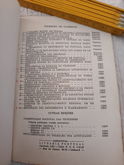 Livro antigo "Repartição dos Rendimentos e Planeamento"