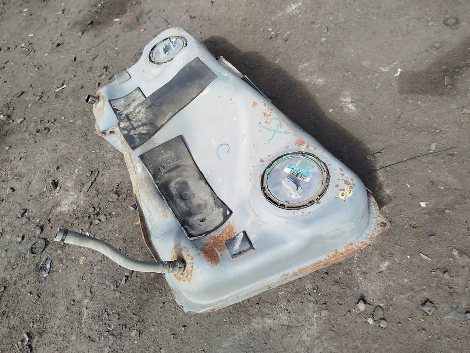 Mustang V 05-10r - zbiornik paliwa bak