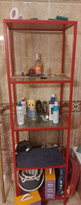 Estante metálica com vidro