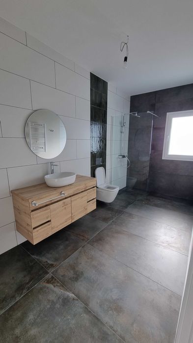 Arrendamento de moradia em Banda 120 + 80 metros(terraço), T2 em São Martinho do Porto Construção Novembro 2024 com ar condicionado, cozinha equipada