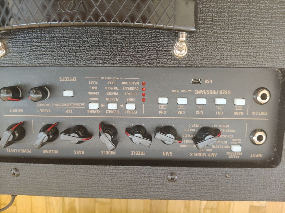 Wzmacniacz gitarowy piecyk combo VOX valvetronix VT 20 X