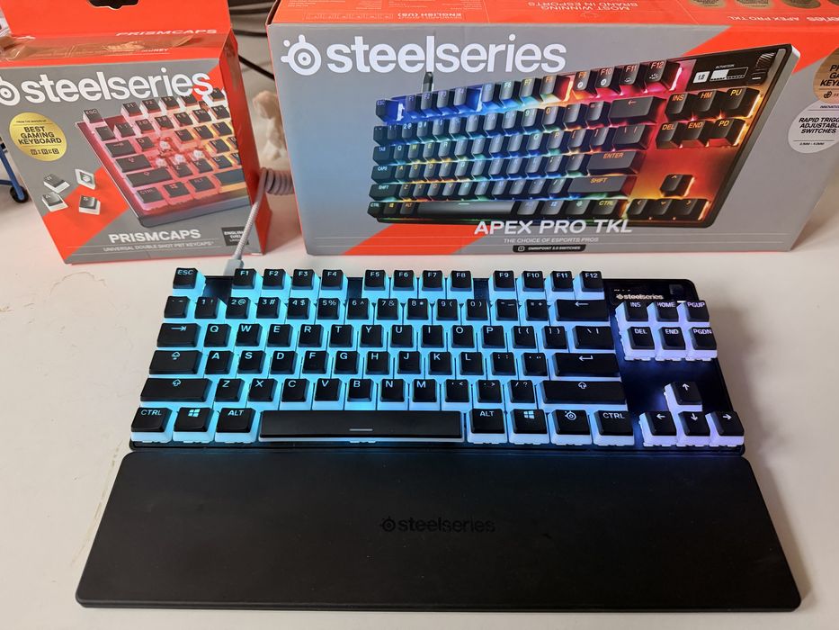 Apex pro TKL  gen 3 + prism caps