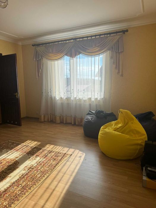 Житловий будинок та земельна ділянка 10 сот., м. Жовква