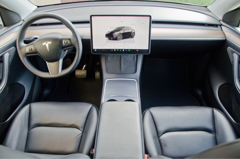 Продам Tesla Model Y