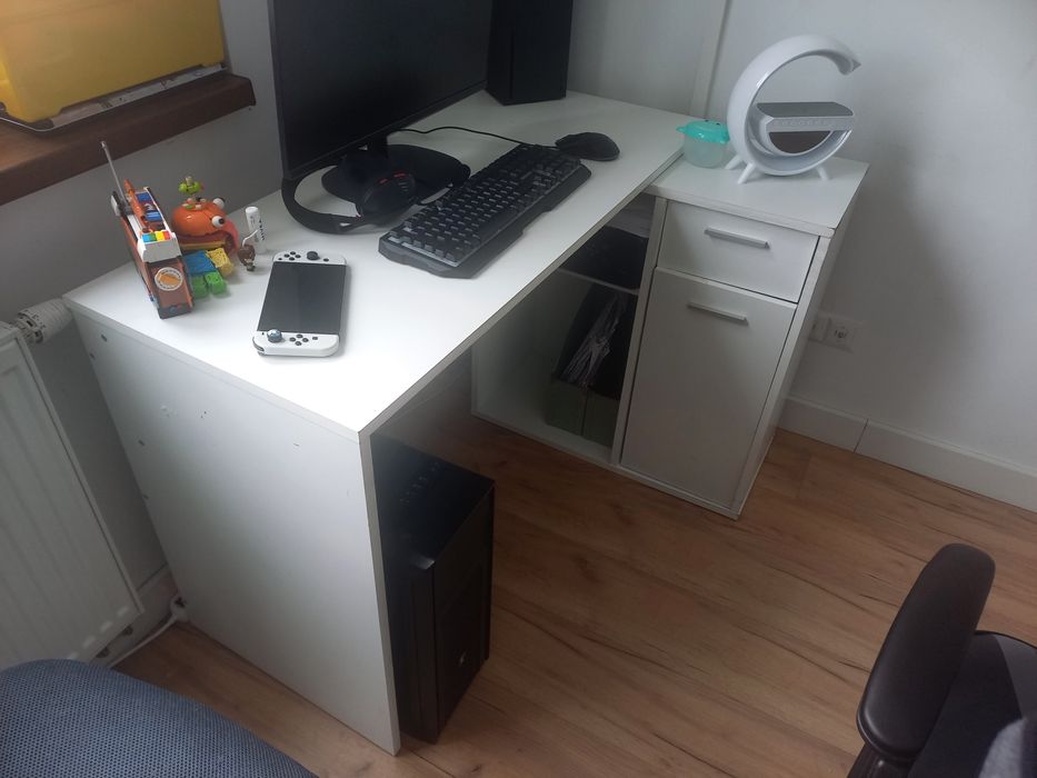 Biurko biale narożne