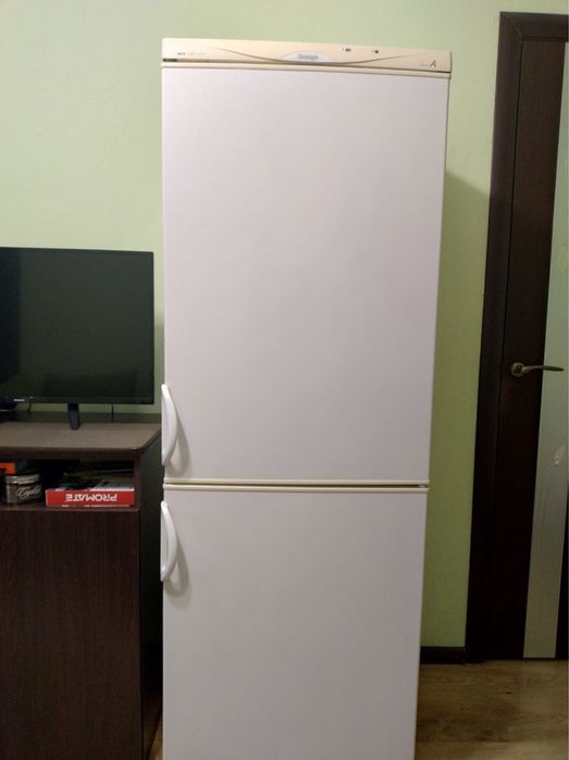 Продається холодильник