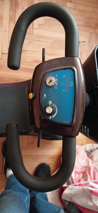 Електроскутер для людей похилого віку