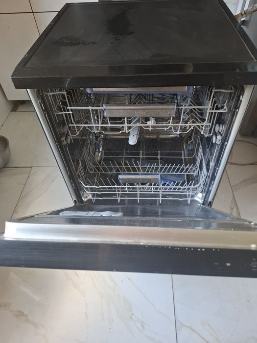 Zmywarka  czarna BEKO