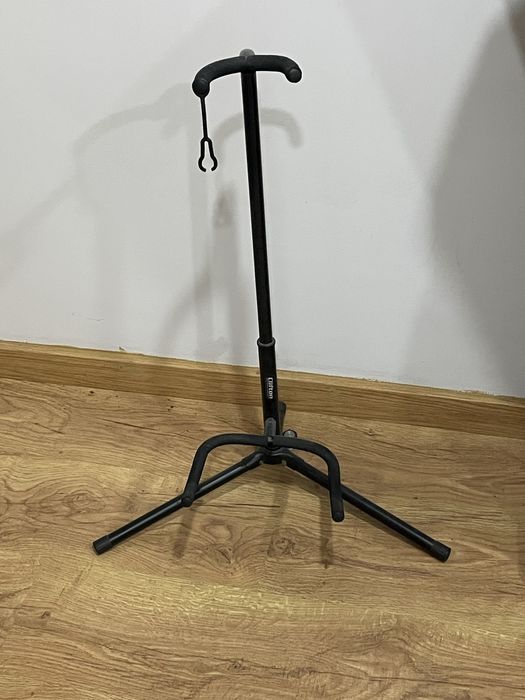 Viola clássica com suporte e capa