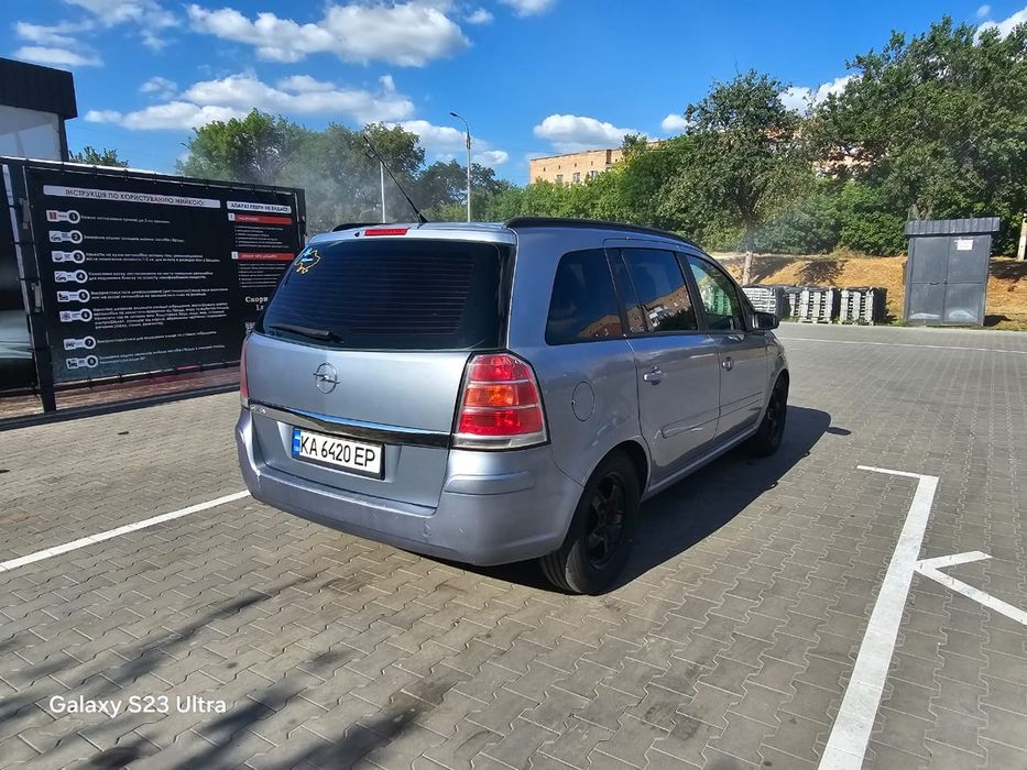 Opel zafira b 2006р