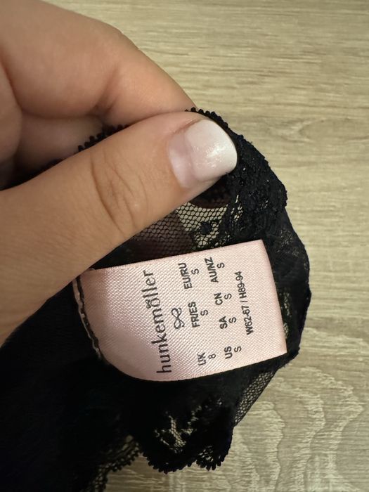 Czarne stringi 36 s hunkemoller