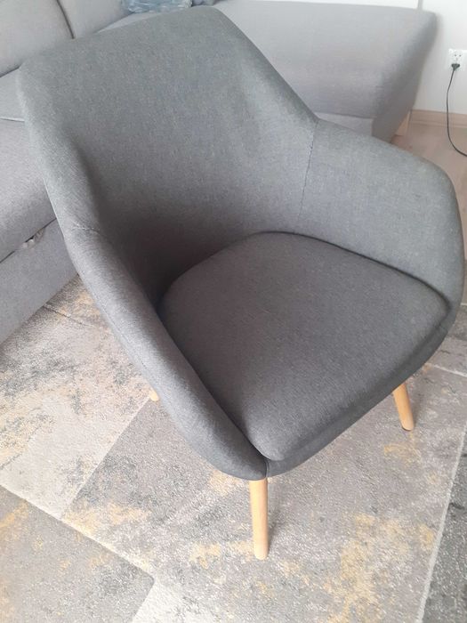 2  niewielkie ciemnoszare fotele