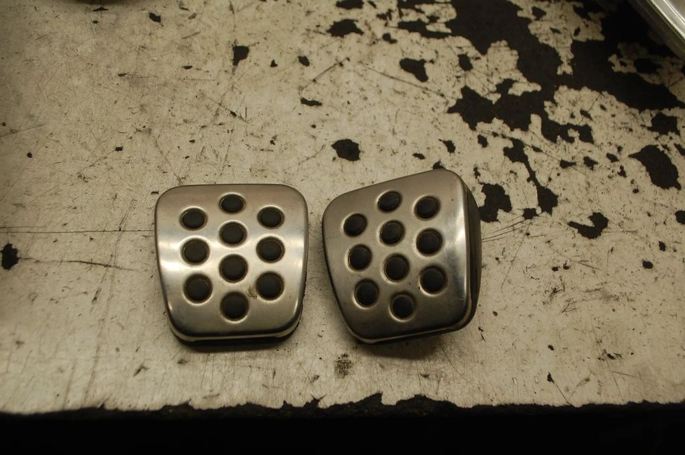 NAKŁADKI NA PEDAŁY KOMPLET OPEL INSIGNIA A OPC 2.8T 1901778 1903778