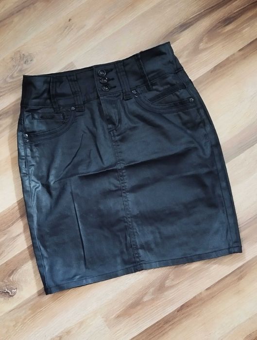 mini spódniczka z wysokim stanem S woskowana skórzana goth elastyczna