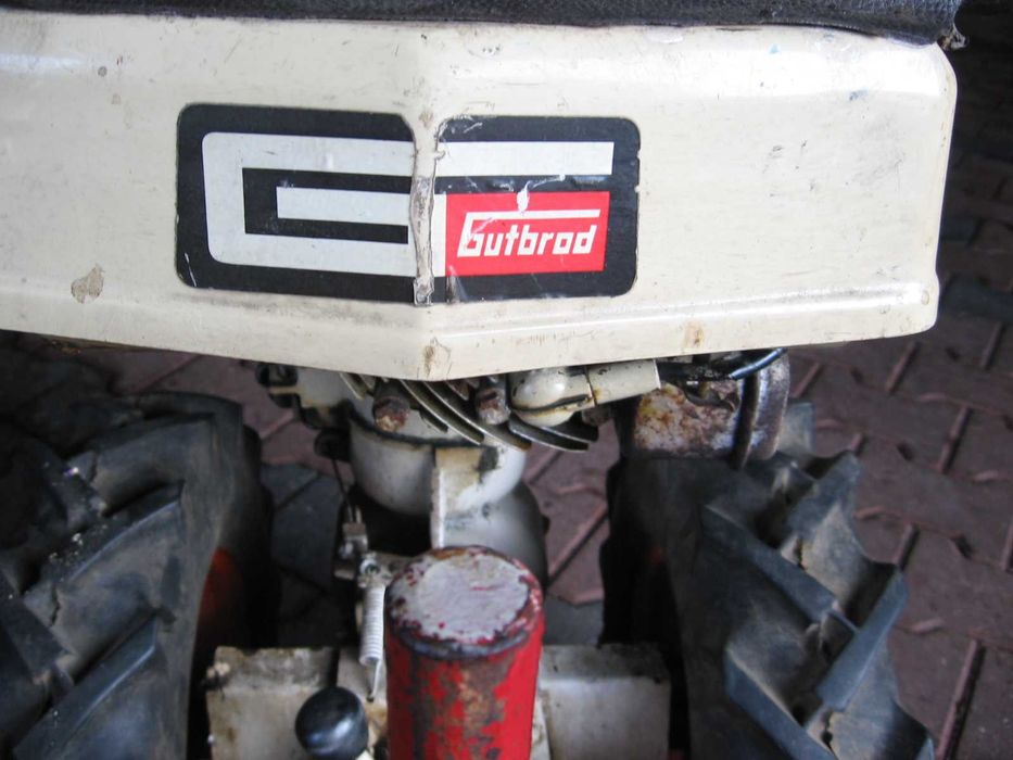 ciagniczek jedno osiowy z silnikiem