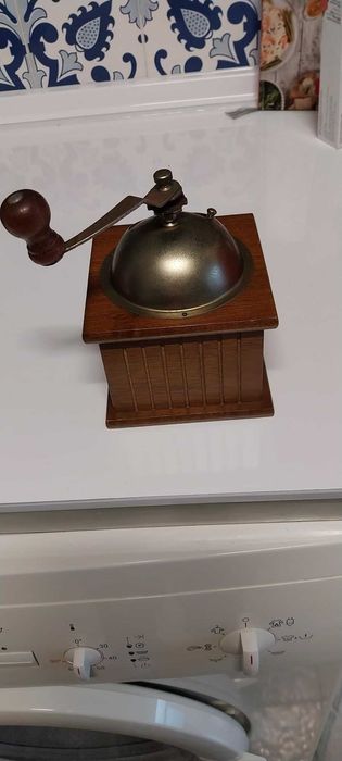 Moinho de café manual e funcional