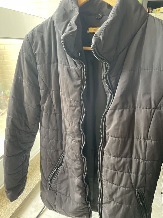 Casaco preto impermeavel com fecho