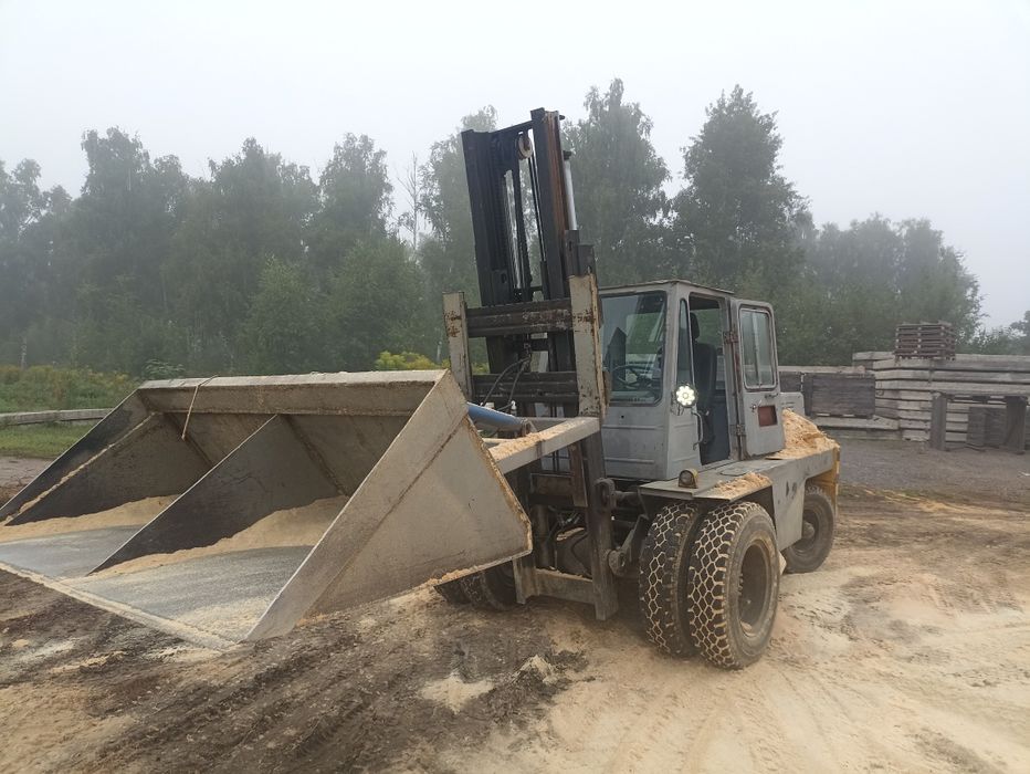 Авто навантажувач з дизельним двигуном на реєстрації