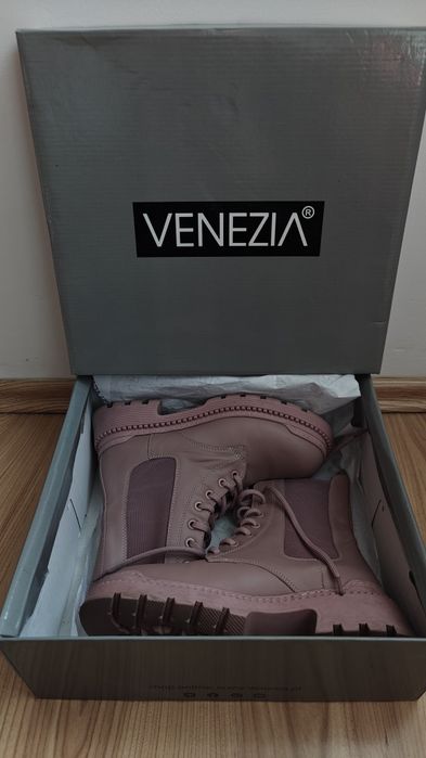 Różowe Botki Venezia