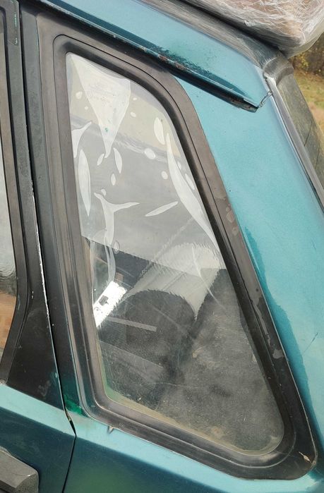 ВАЗ Скло дверей /задньої ляди/глухі вікна 2110/2109/21099 стекло двери