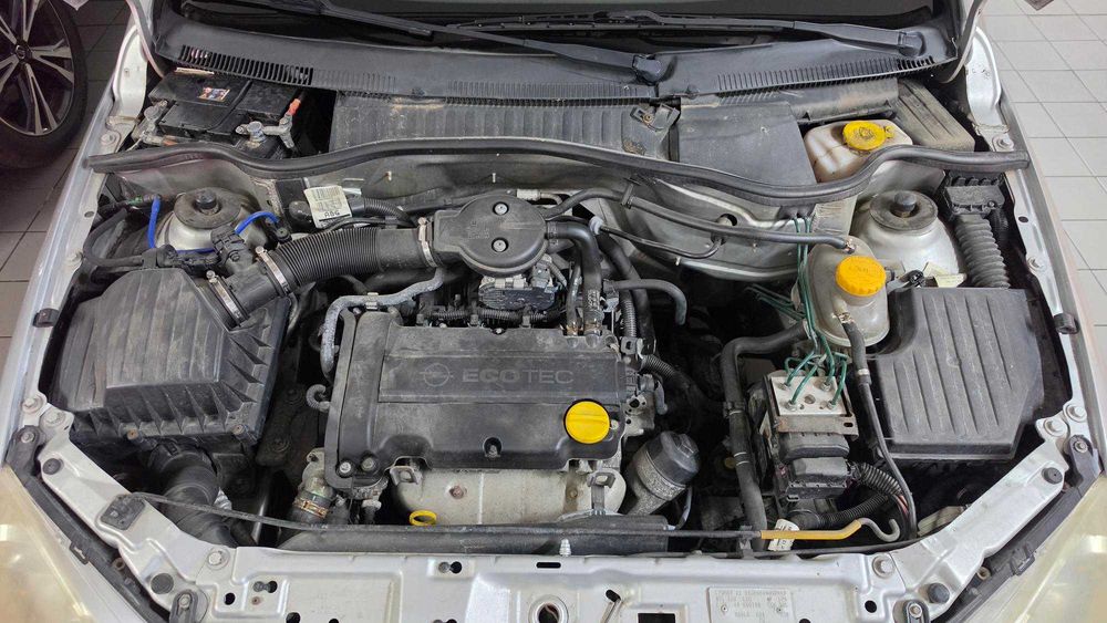 Opel Corsa C 1.2i Automático - 4 pneus novos e manuntenções em dia