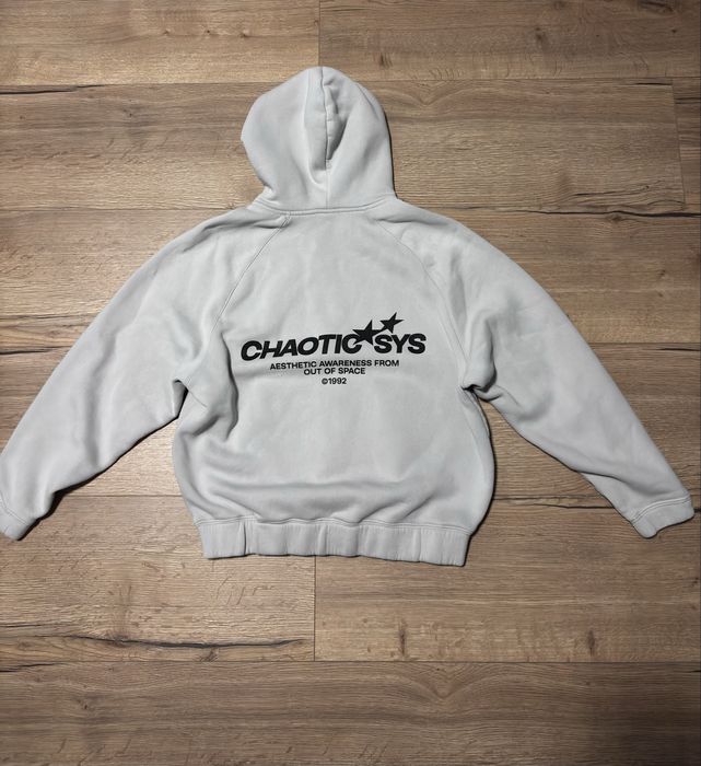 Biała Bluza Chaotic FSBN new yorker