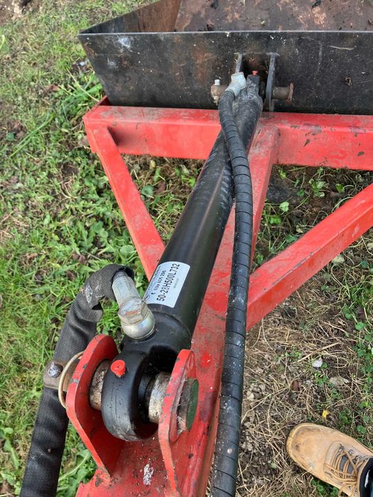 ładowacz na tył ciągnika TUZ, łyżka otwierana hydraulicznie