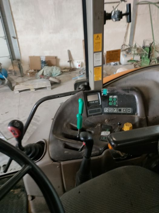 Ciągniki Renault Ares 610RZ z ladowaczem