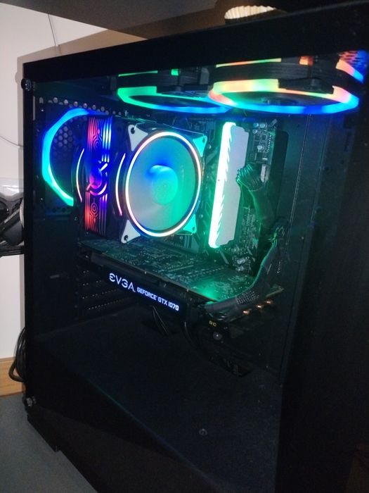 Computador gaming completo pronto a usar (usado) com mobiliário