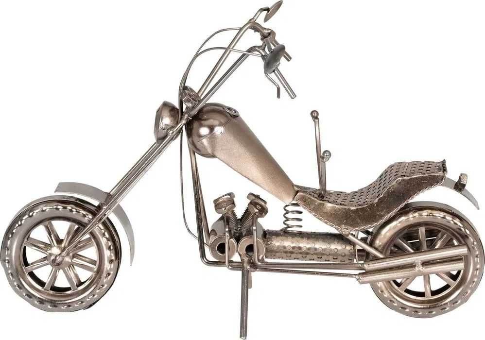 Metalowy stojak na wino przedstawiający motocykl