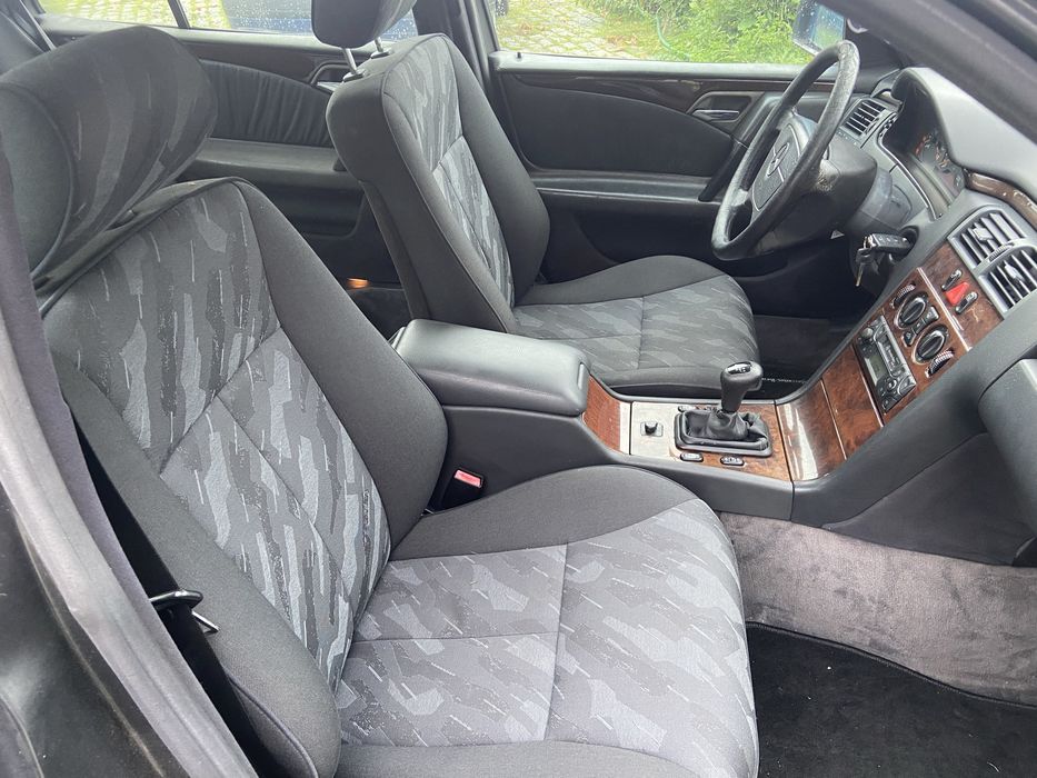 Mercedes-Benz E220 W210