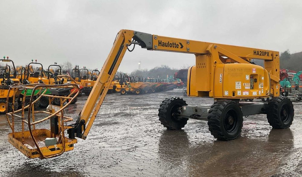Дизельний колінчастий підйомник 20,65 м Haulotte HA20PX 4x4