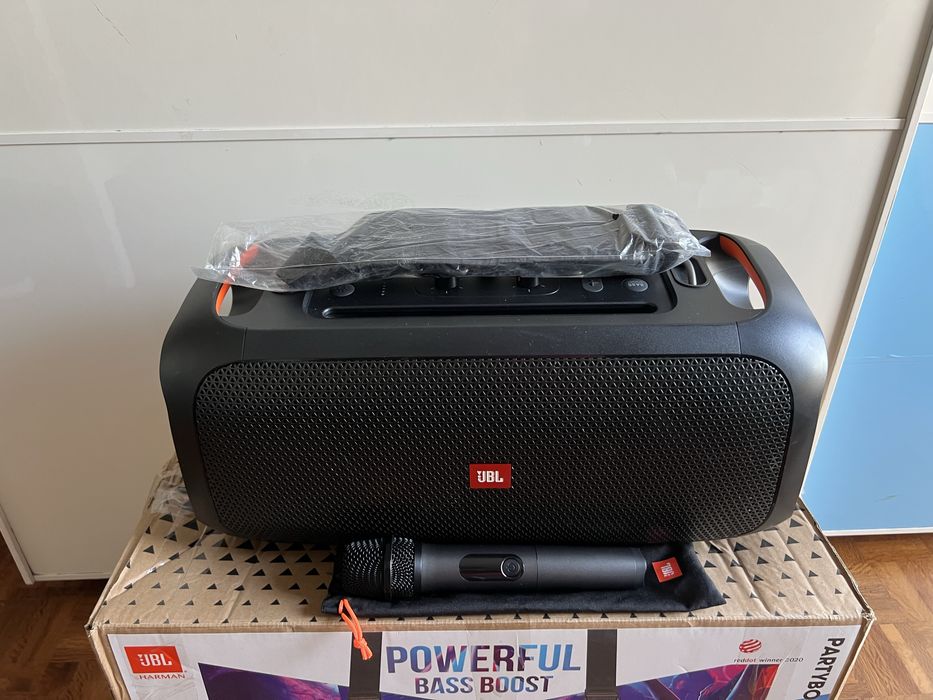 Vendo coluna JBL On-The-Go com microfone e caixa
