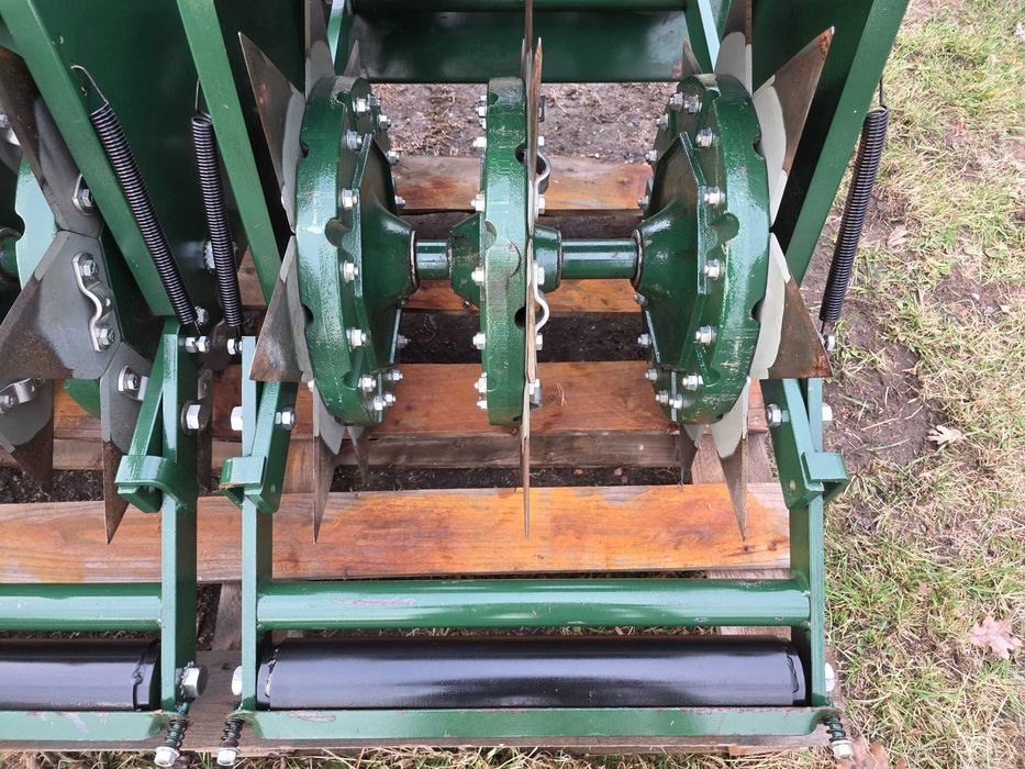 Napowietrzanie Toro SISIS Aerator John Deere Wertykulator WIEDENMANN Redexim kolce Rink Aerator pasywny Cushman Szerokość robocza 110 cm
