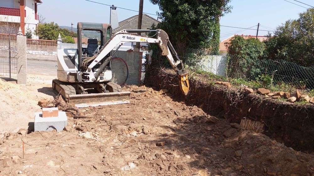 Terraplanagem, Demolições, Escavações, Limpeza de Terrenos, Piscinas