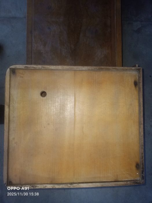 Toaletka PRL w dobrym stanie.